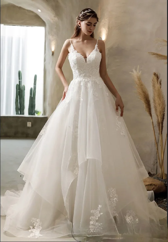 Ethereal Floral Lace Wedding Dress with Tiered Tulle Skirt Sleeveless Bridal Gown