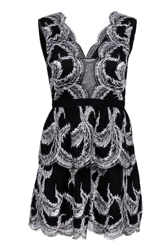 BCBG Max Azria - Black & White Lace Fit & Flare Dress Sz 2 Elegant Lace Dress